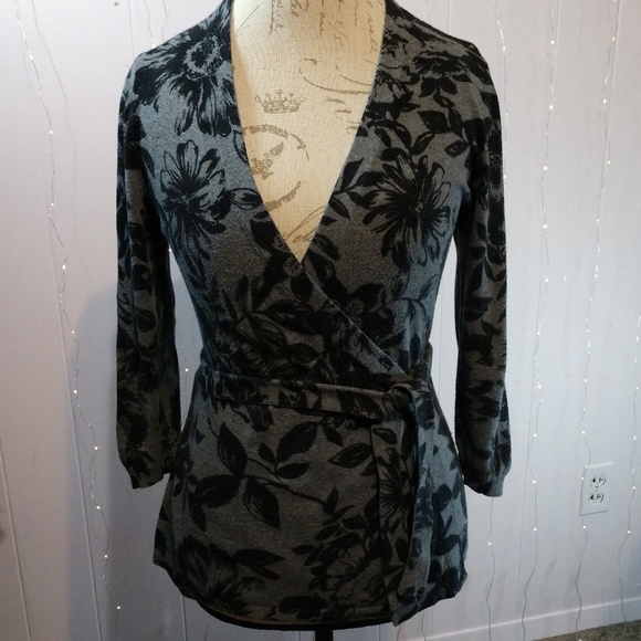 Banana Republic Sweaters - Banana Republic Floral Wrap lightweight sweater